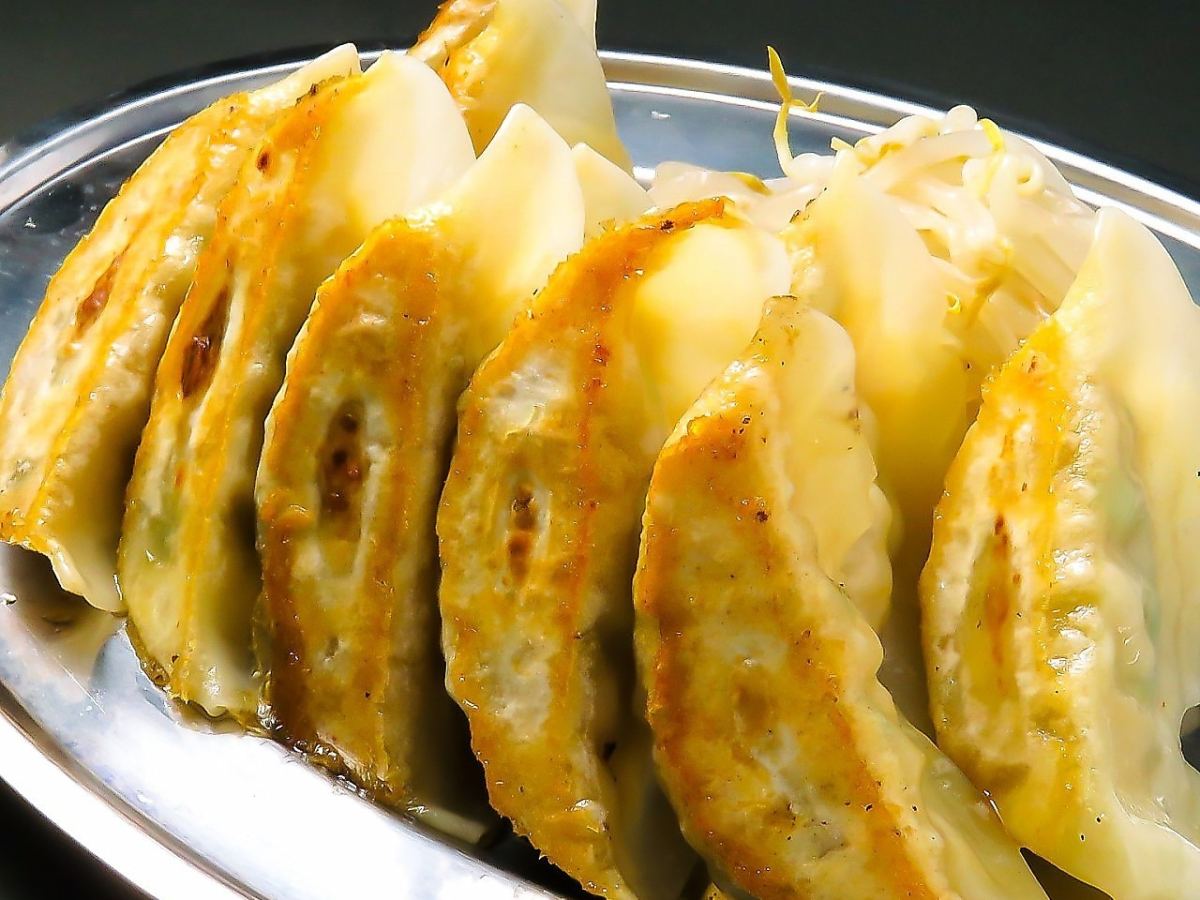 焼きたての餃子